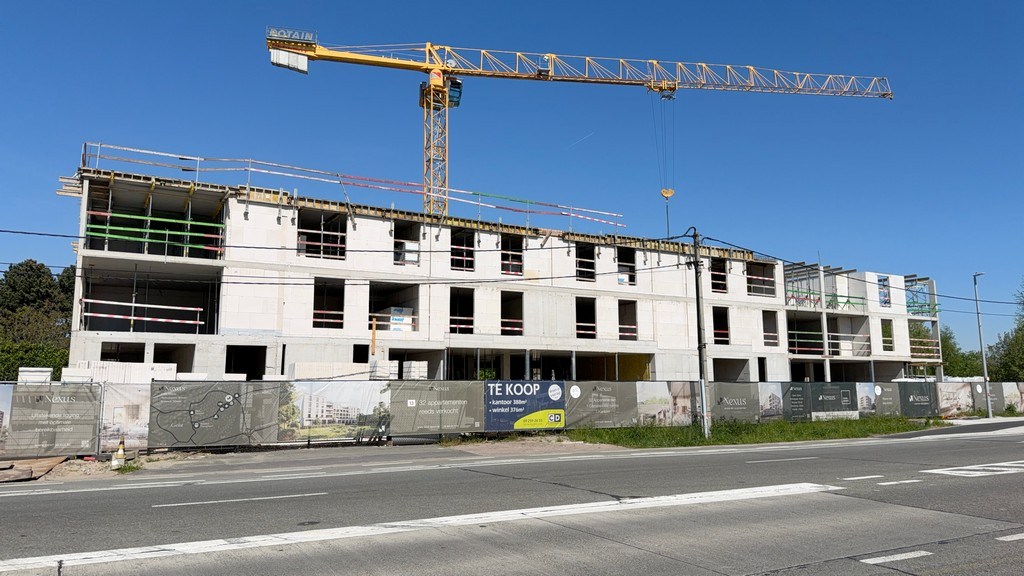 Nieuwbouw kantoor en winkelruimte te koop in Oostakker