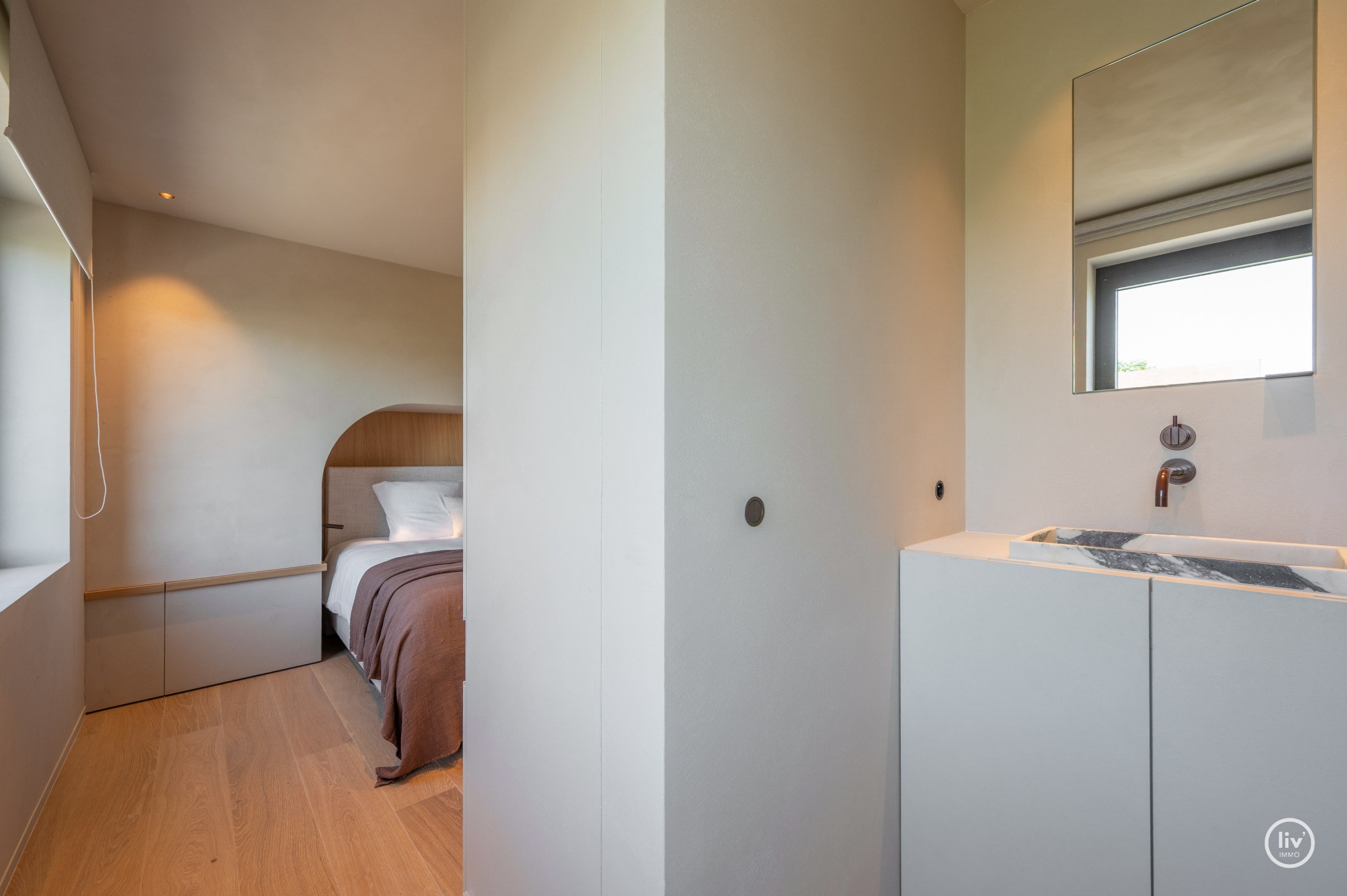 Luxe, comfort kortom een prachtig gerenoveerde woning in hartje Knokke. 