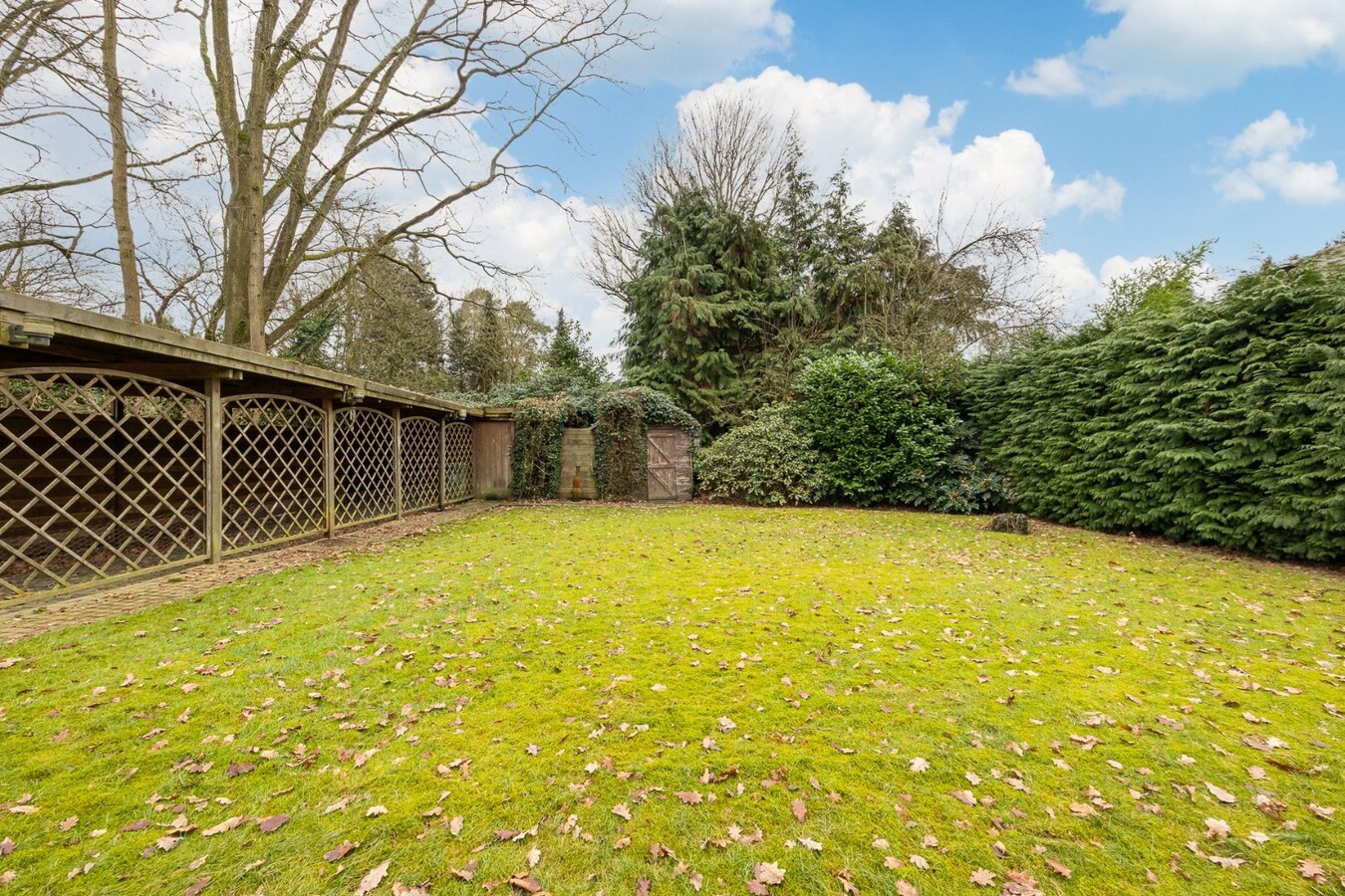 Instapklare gelijkvloers woning in het groen op een West-perceel van  626 m² 