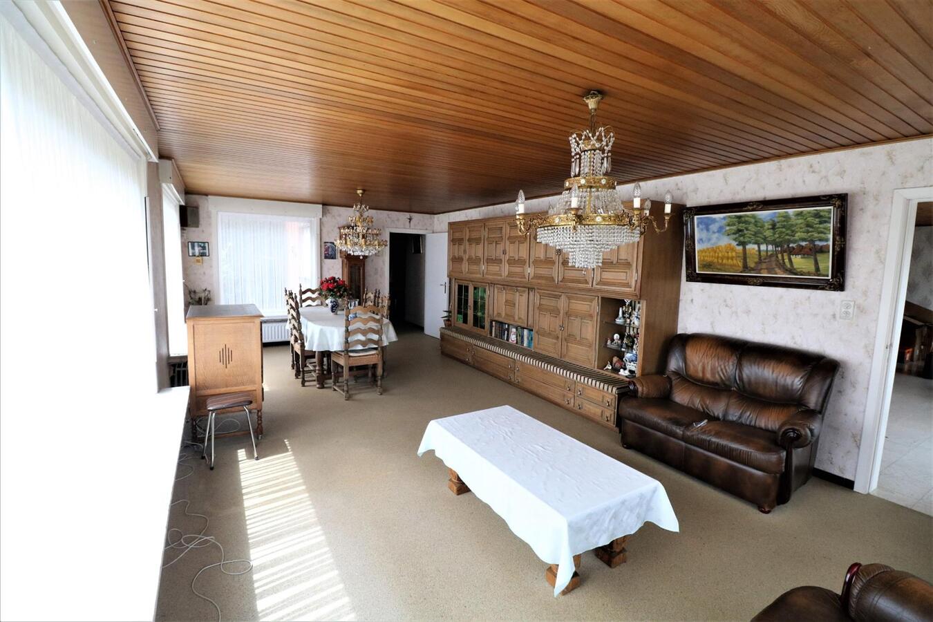 Woning met mogelijkheid tot commmerciële ruimte op 1398m² te Aartrijke 