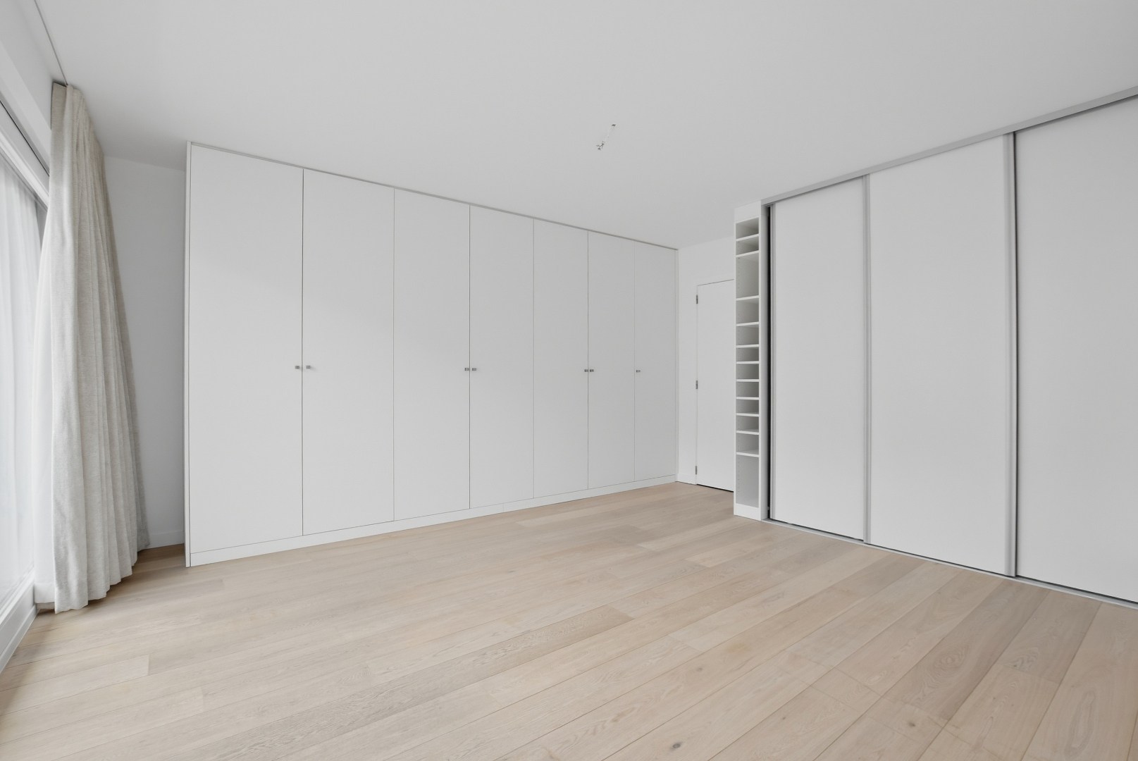 Luxueus praktisch appartement (122m² + 30 m²) met rondom terrassen te Nieuwpoort-Stad 