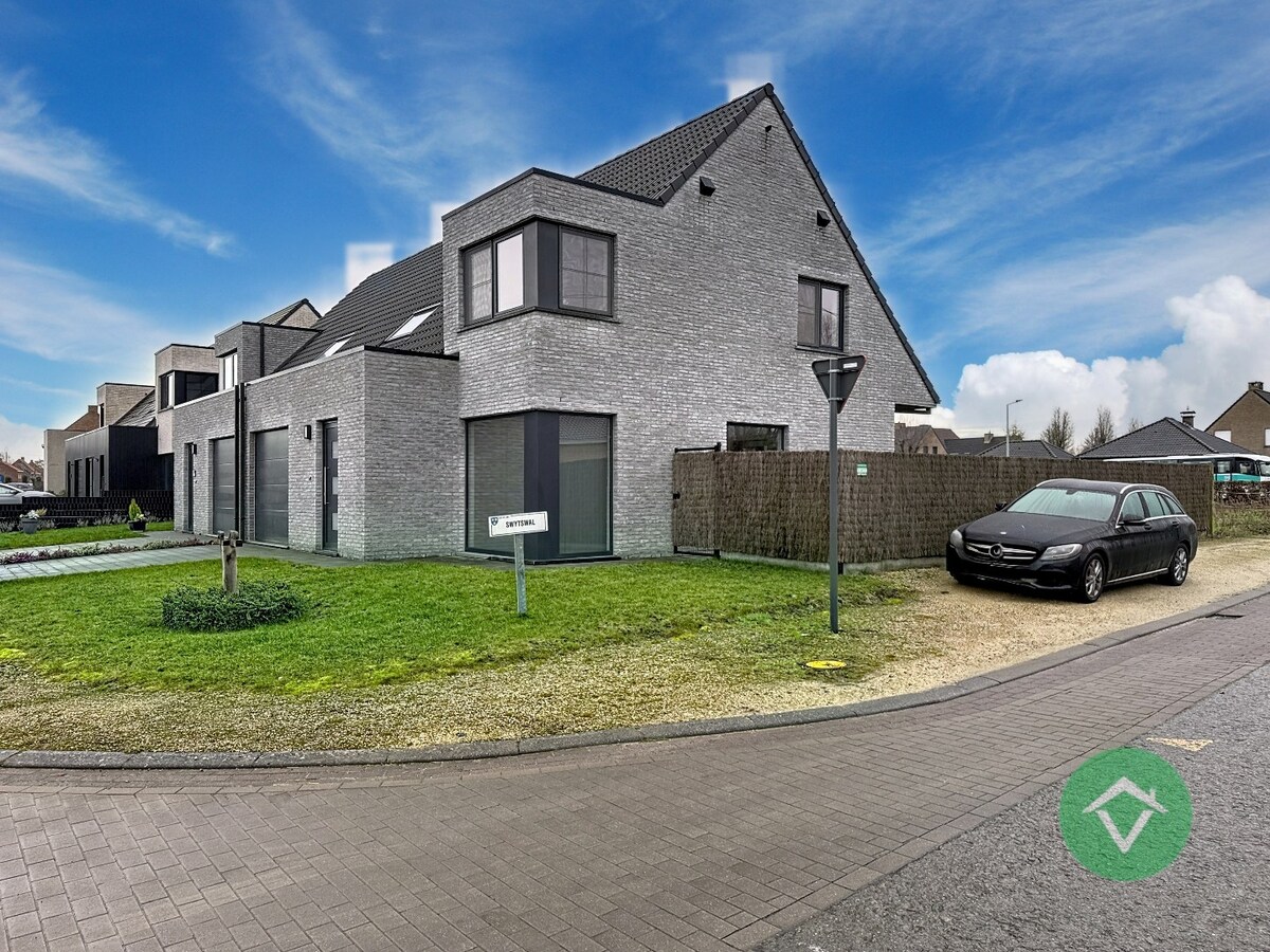 Recent halfopen nieuwbouwwoning te Koekelare. 