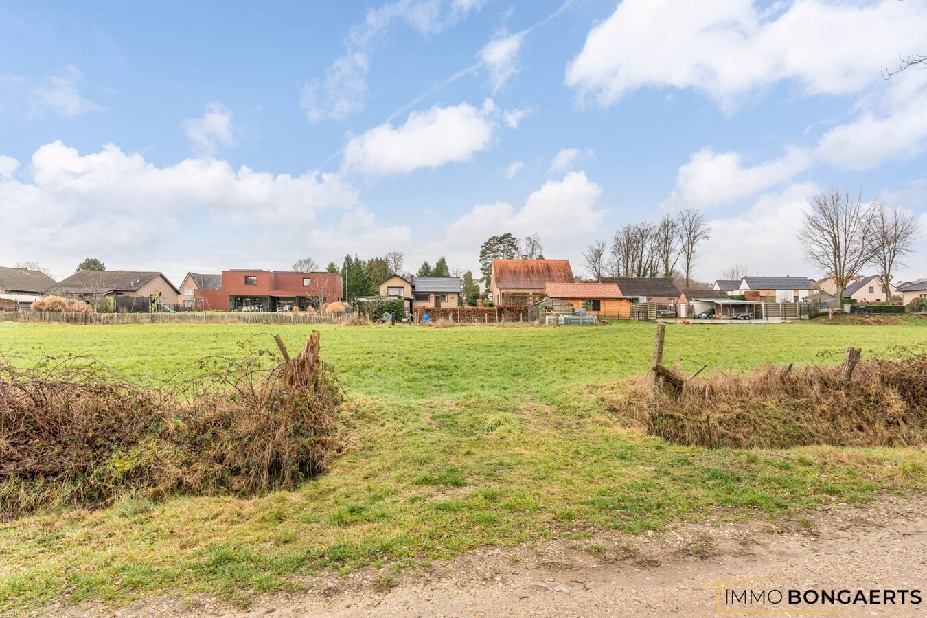 Woning met 3 slaapkamers op ruim perceel 