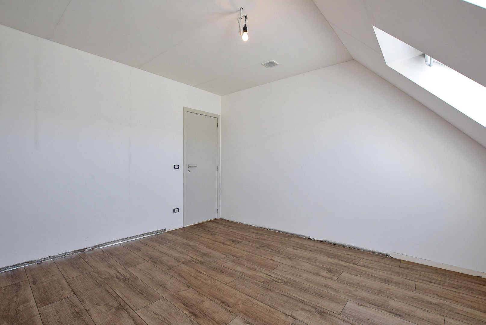 Prachtig afgewerkte nieuwbouwwoning met 4 slaapkamers te Pervijze (Diksmuide). 