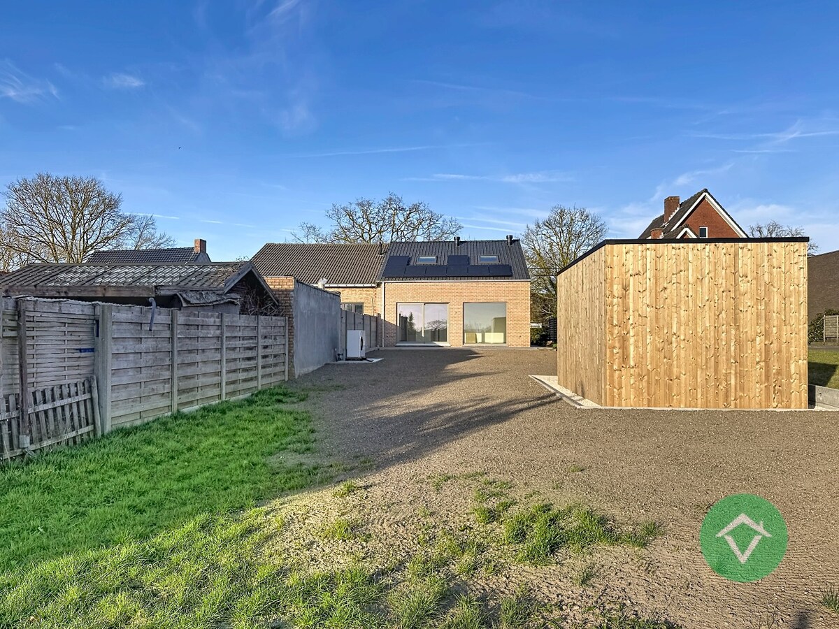 Volledig nieuwe woning met 4 slaapkamers en diepe tuin te Wijnendale 