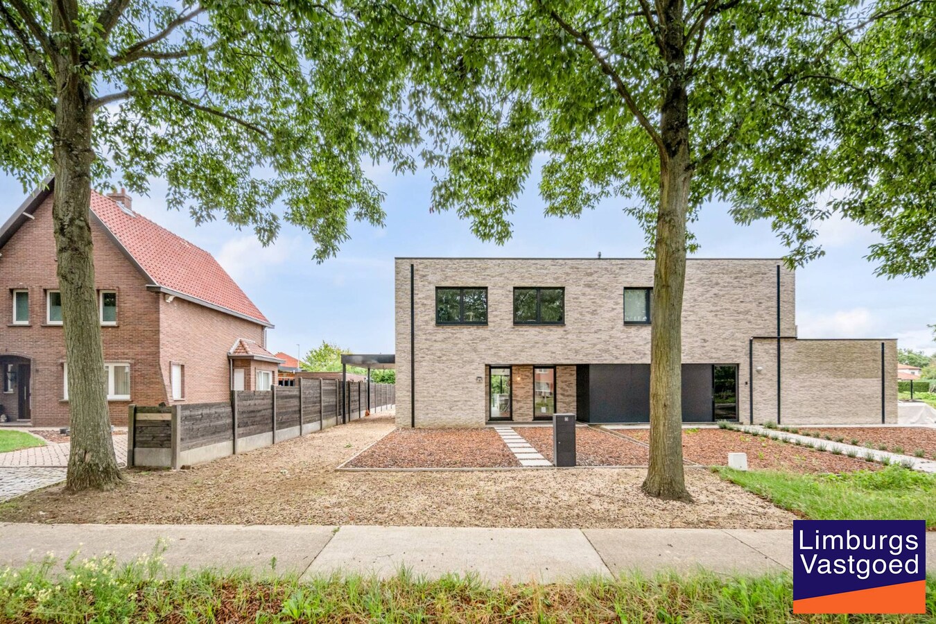 Nieuwbouwwoning, halfopen bebouwing, 3 slpk, 3a 4ca, te Beringen 