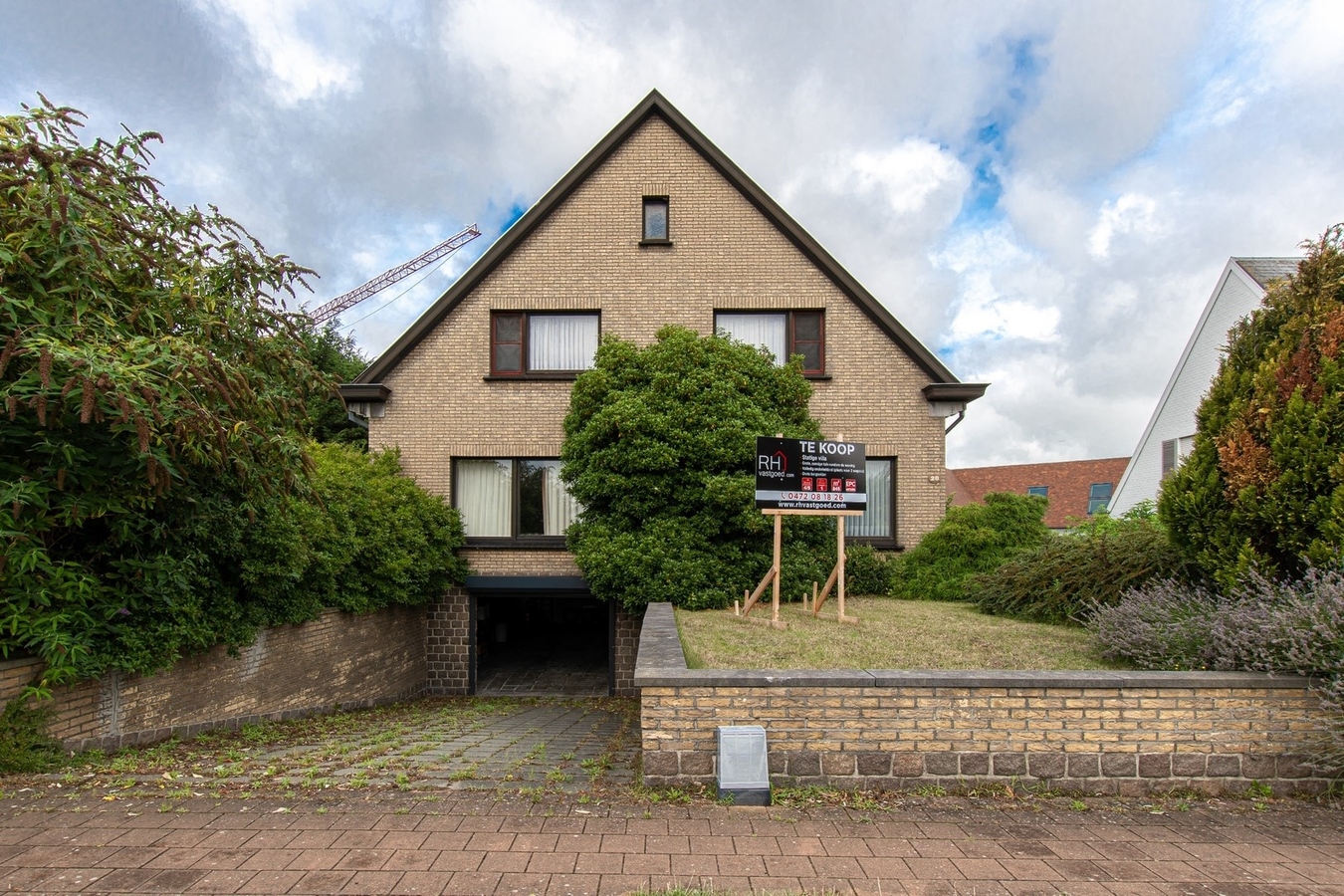 Statige, te moderniseren villa in een residentiële wijk - Blankenberge 