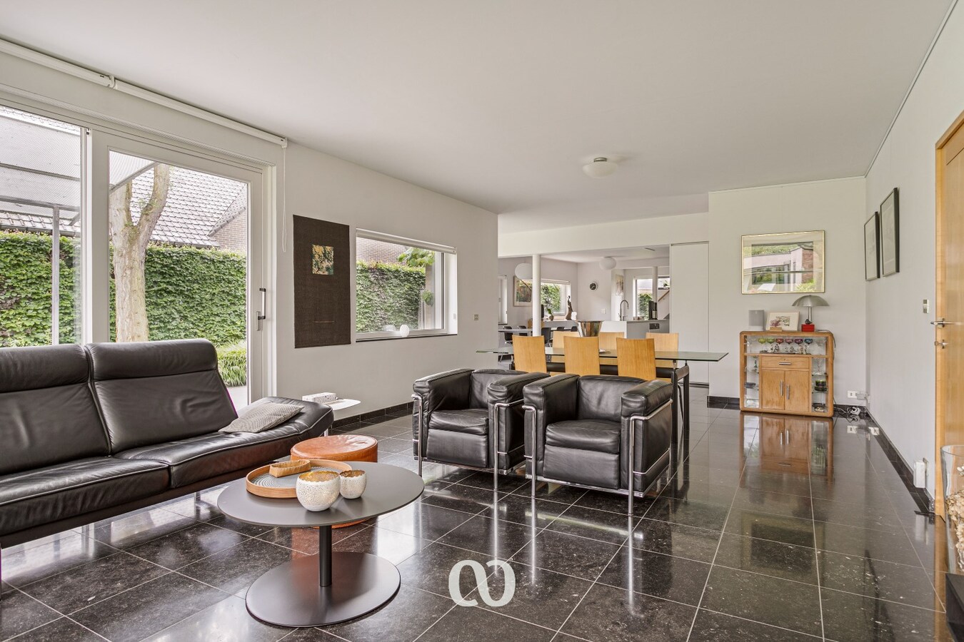 Ruime woning met prachtige tuin en bijgebouw te koop in Oudenaarde 