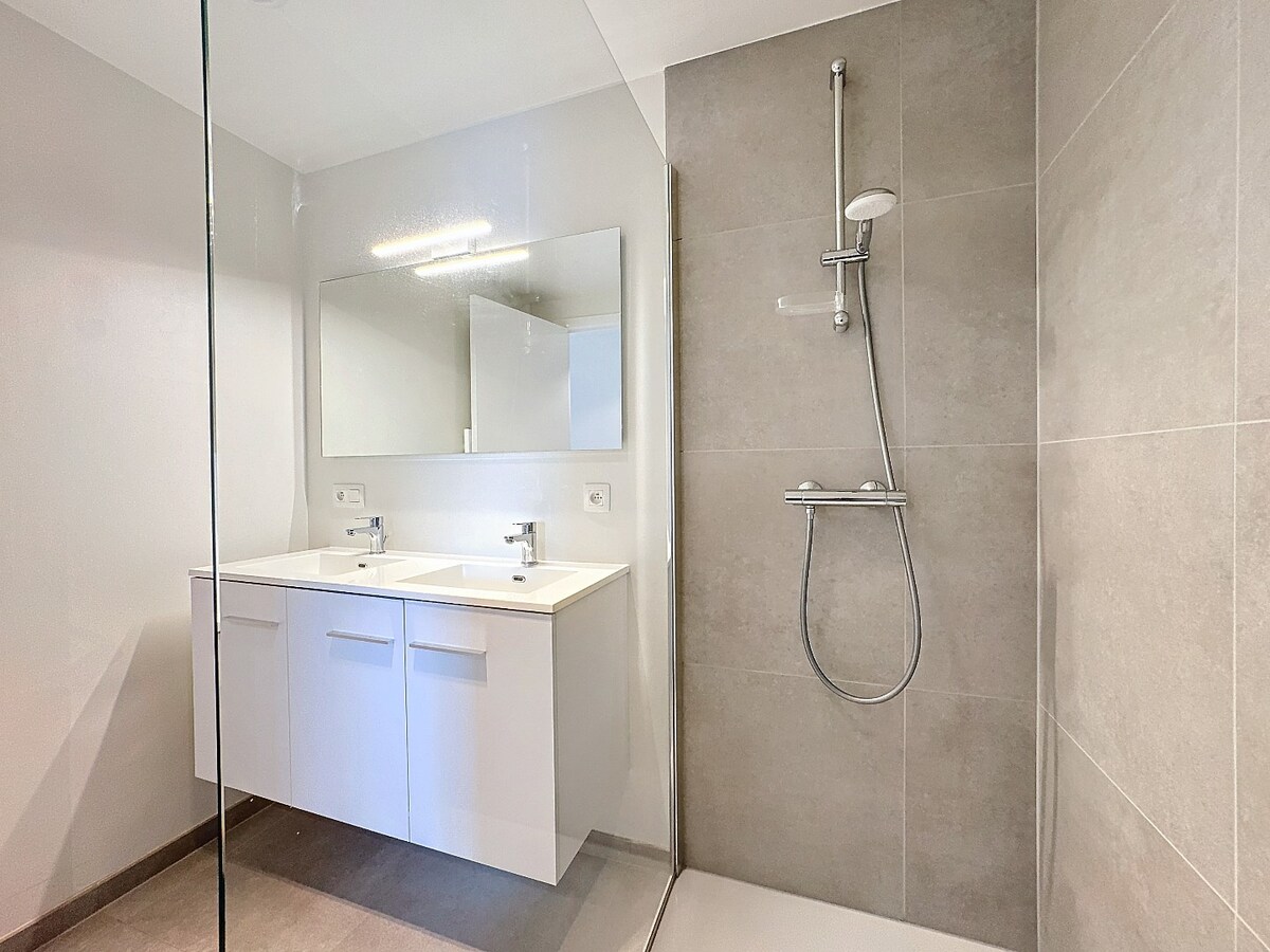 Nieuwbouw appartement met ruim terras en kelder te centrum Zottegem 