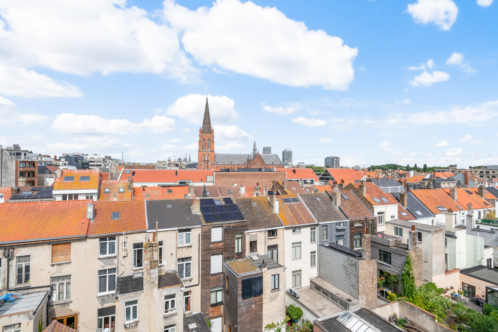 RUIM 2 SLAAPKAMER APP. MET ZICHT OP HET PARK 