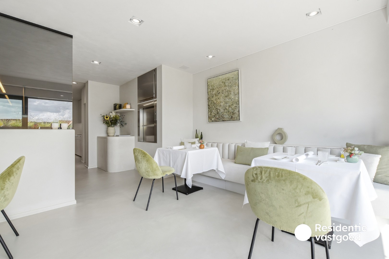 Wonen boven, ondernemen beneden: volledig gerenoveerd restaurant met luxueuze woonst in hartje De Haan 