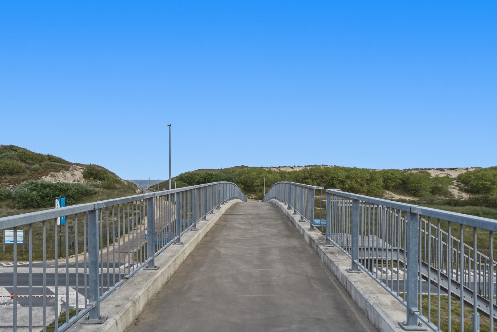 Instapklaar appartement met groot terras in Bredene - vlak bij de zee 