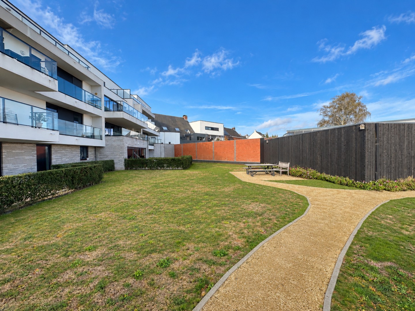 Prachtig appartement (89 m²) met 2 slpk, groot terras (en garage), Torhout 