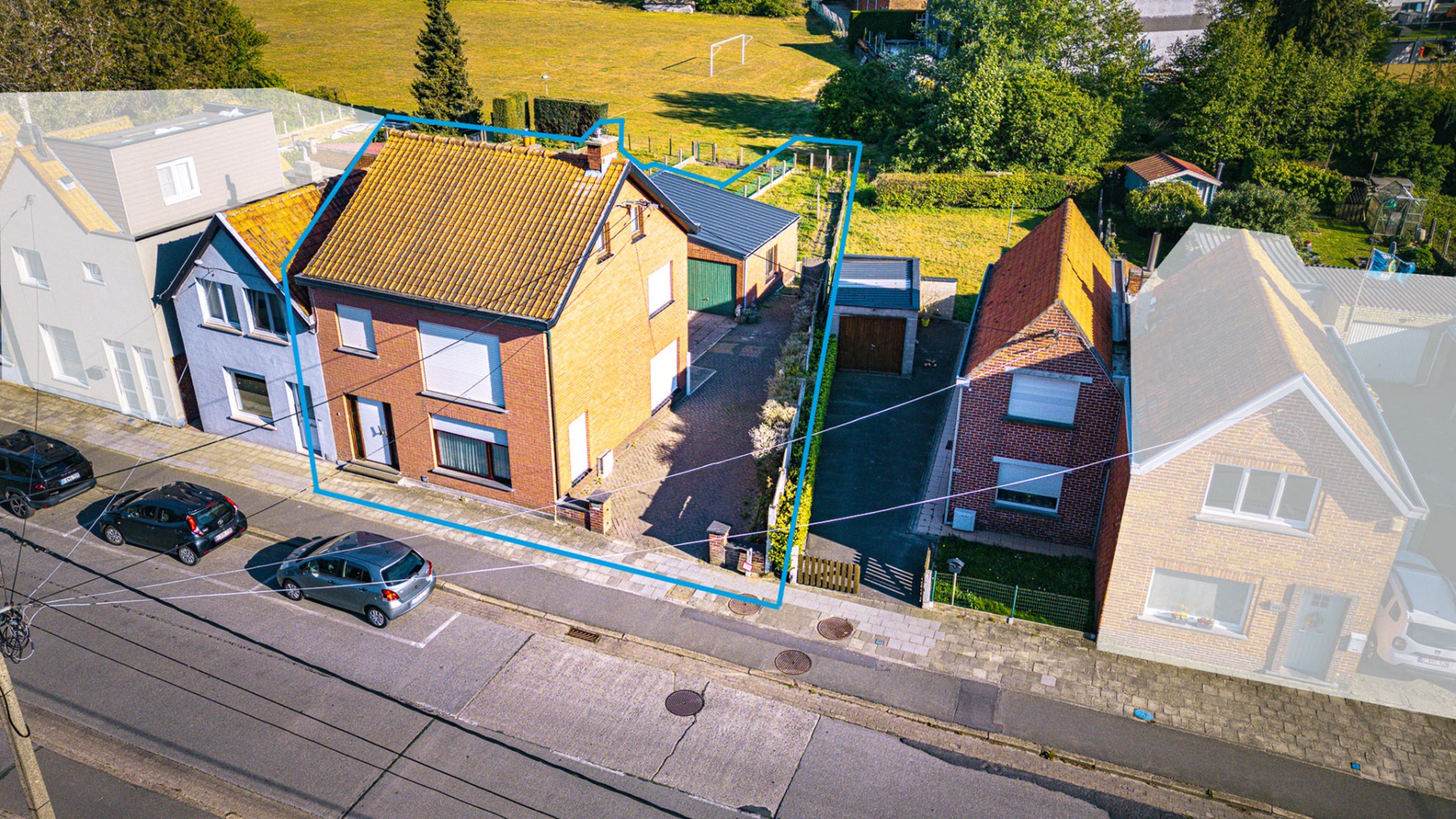 Halfopen bebouwing op 267m² met 3 slpks, garage en tuin te Maldegem 