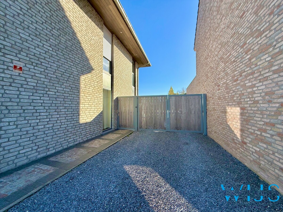 Ruime, energiezuinige gezinswoning te Oosteeklo ! 