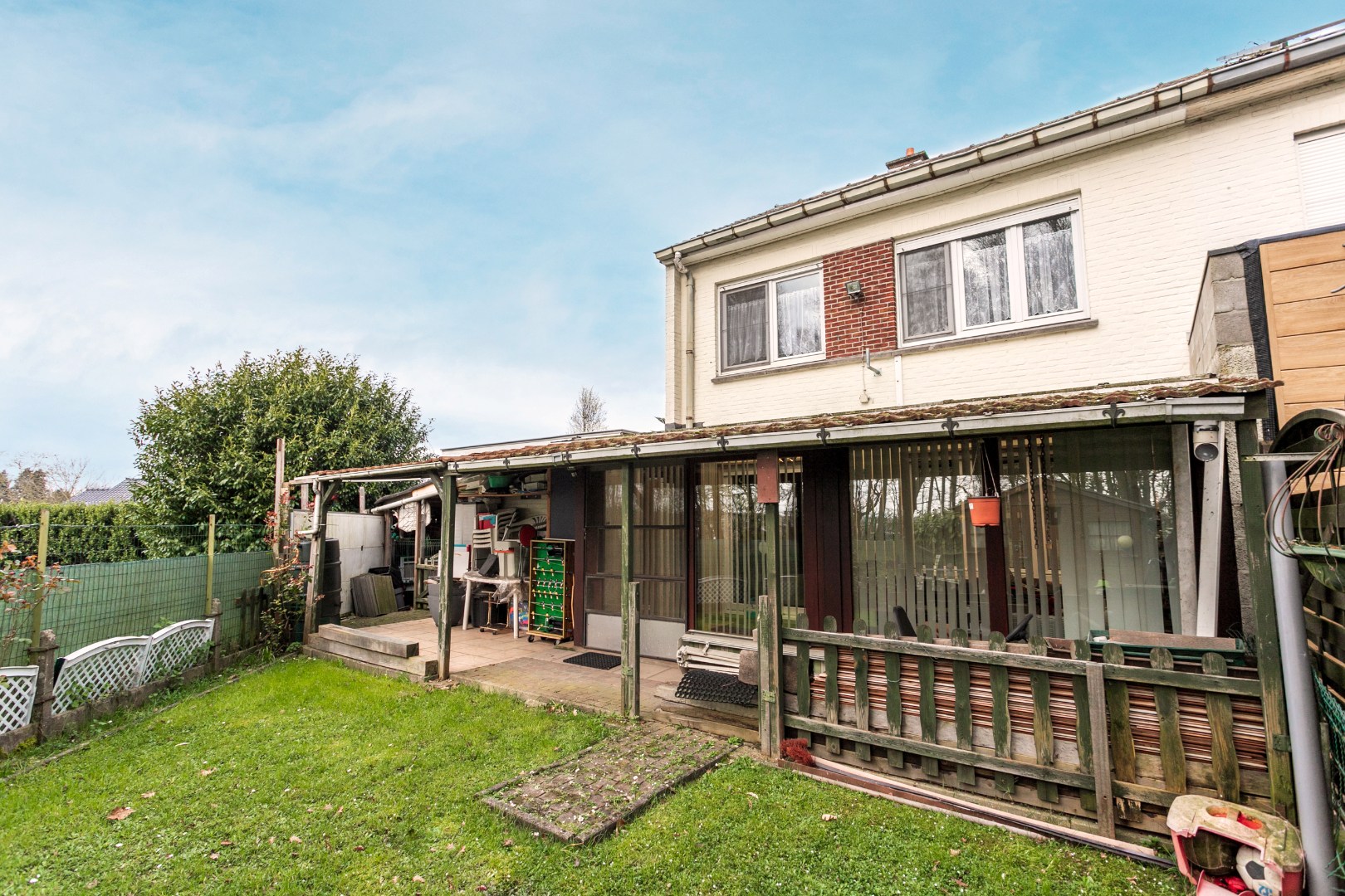 Solide woning te koop met 3 slpks, garage, veranda en tuin 