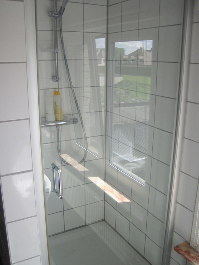 Prachtige Half Open Bebouwing - vernieuwd in 2012 !! 