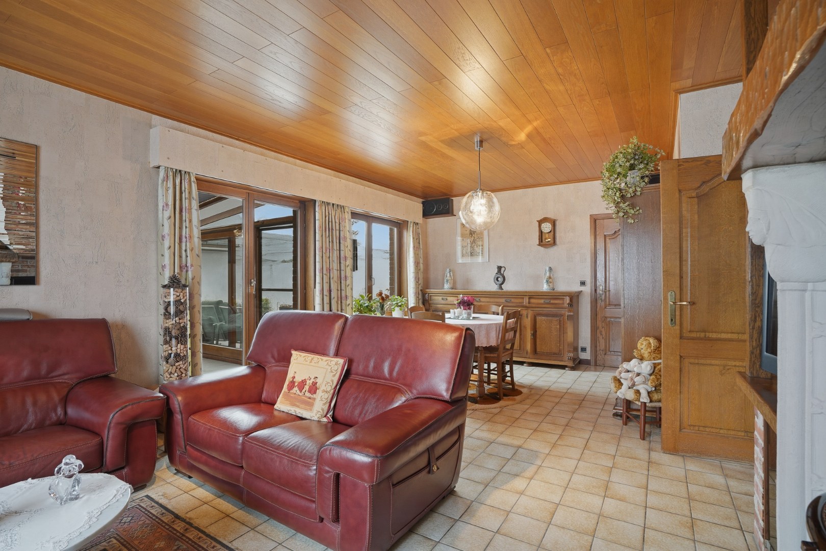 Alleenstaande bungalow met garage en tuin  op 684 m² 