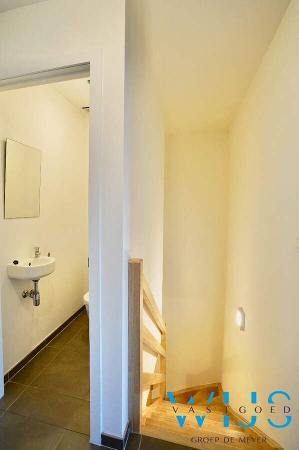 Recent duplexappartement met zeer aangenaam terras te Ertvelde ! 