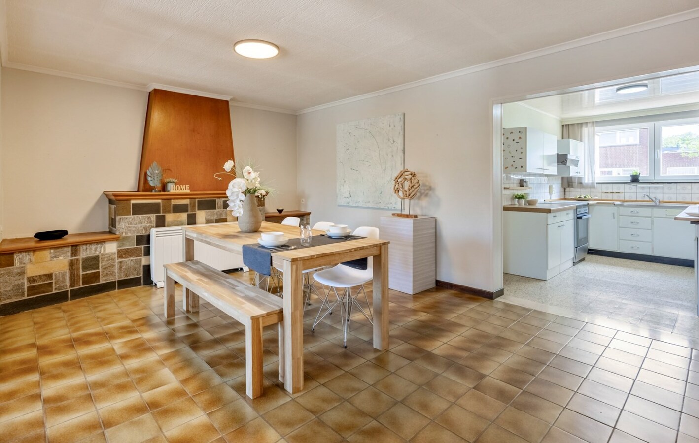 Ruime instapklare woning met 4 slaapkamers, tuin en garage. 