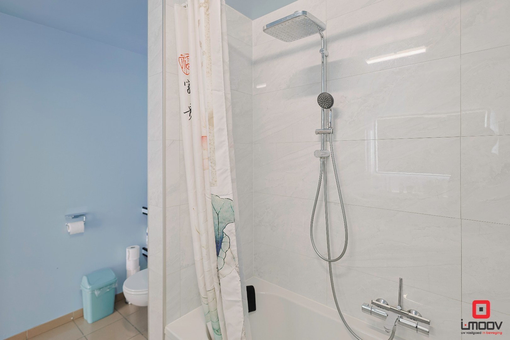 Lichtrijk en huiselijk triplexappartement met 4 slaapkamers en 2 garages te Gent 