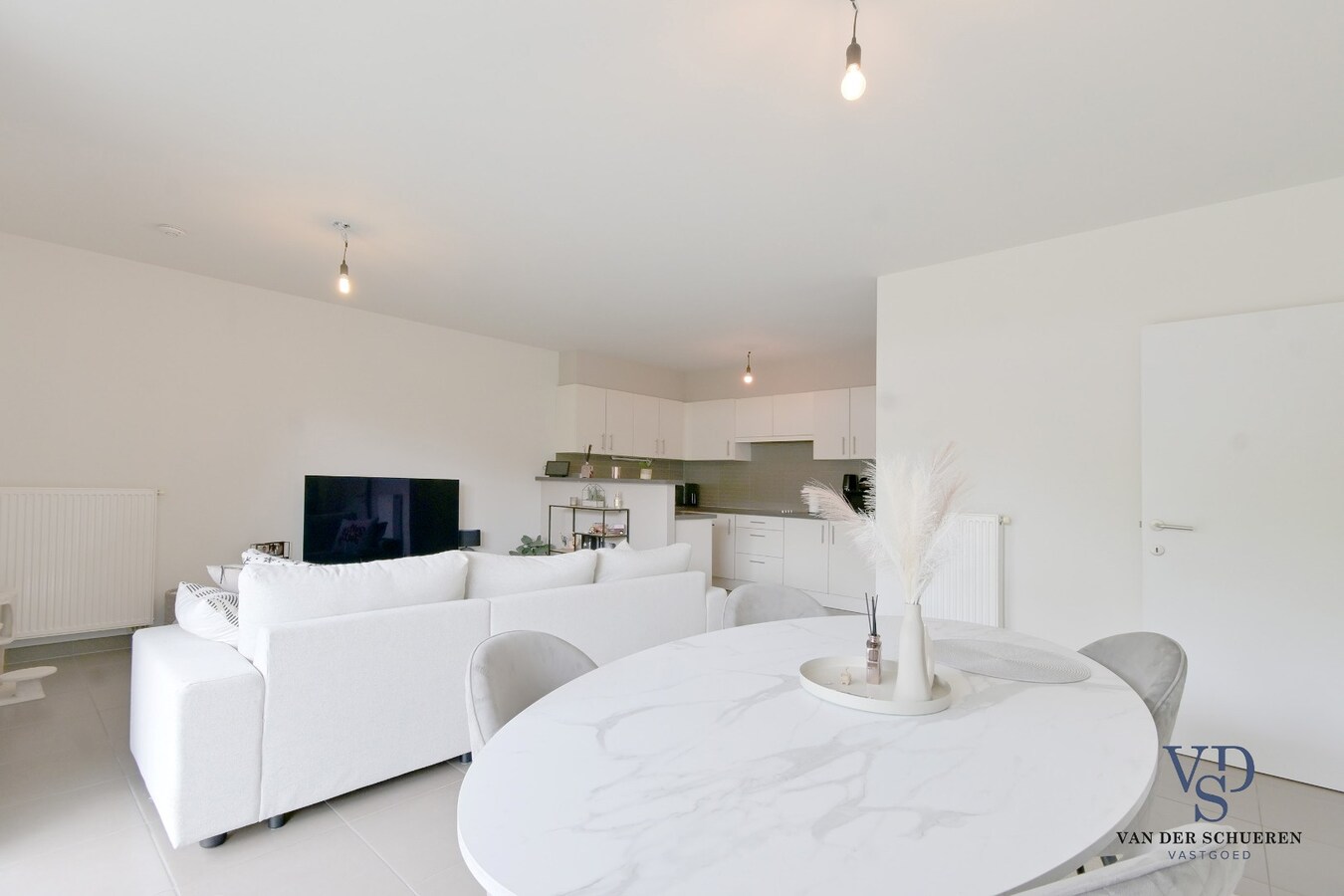 Modern appartement in hartje Dikkelvenne 