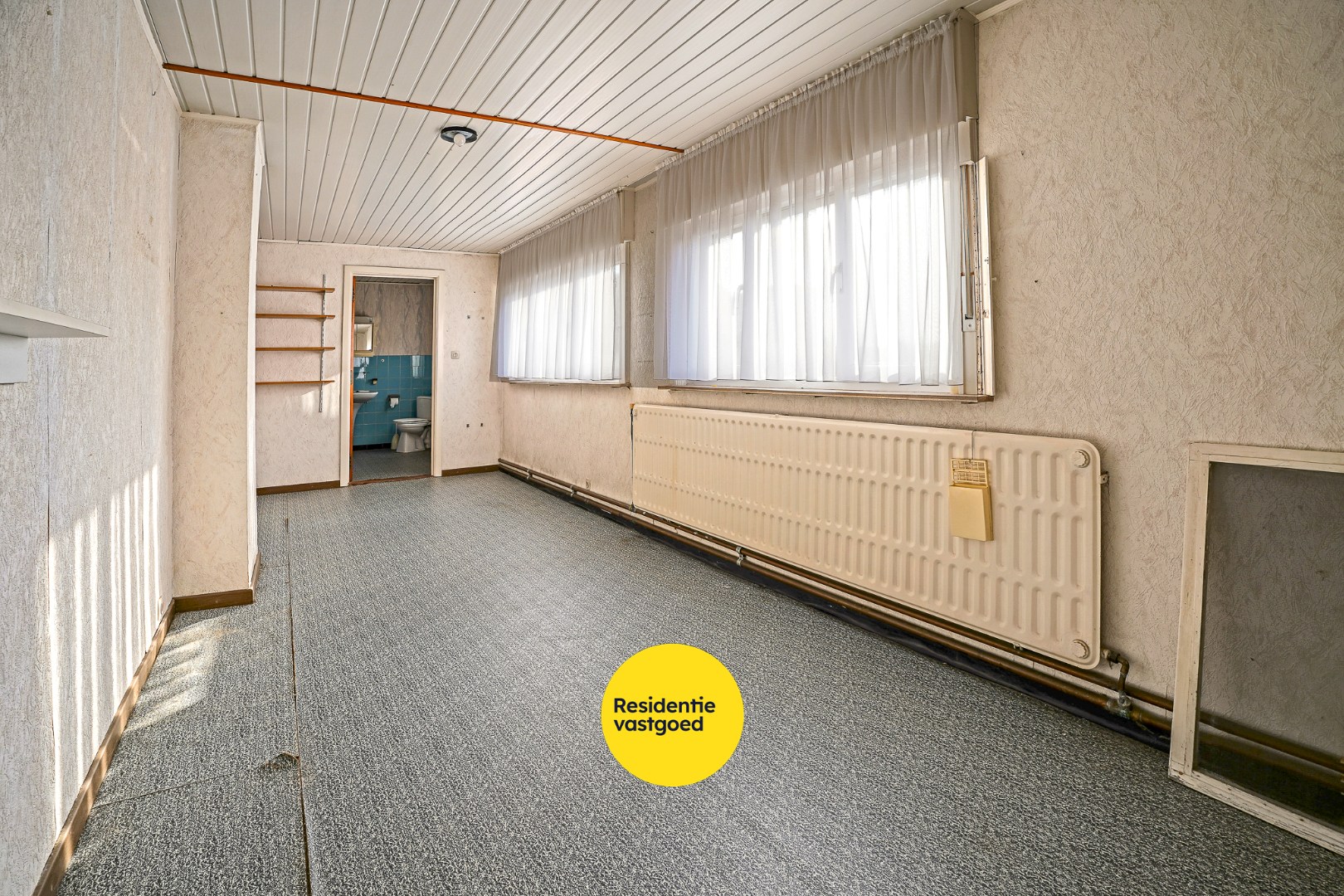 Renovatiewoning met 5 slaapkamers en zonnige tuin in het centrum van Woumen (Diksmuide) 