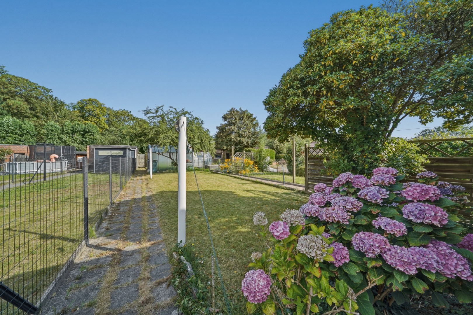 Goed onderhouden rijwoning nabij de Groene Kouter in Zwevegem 