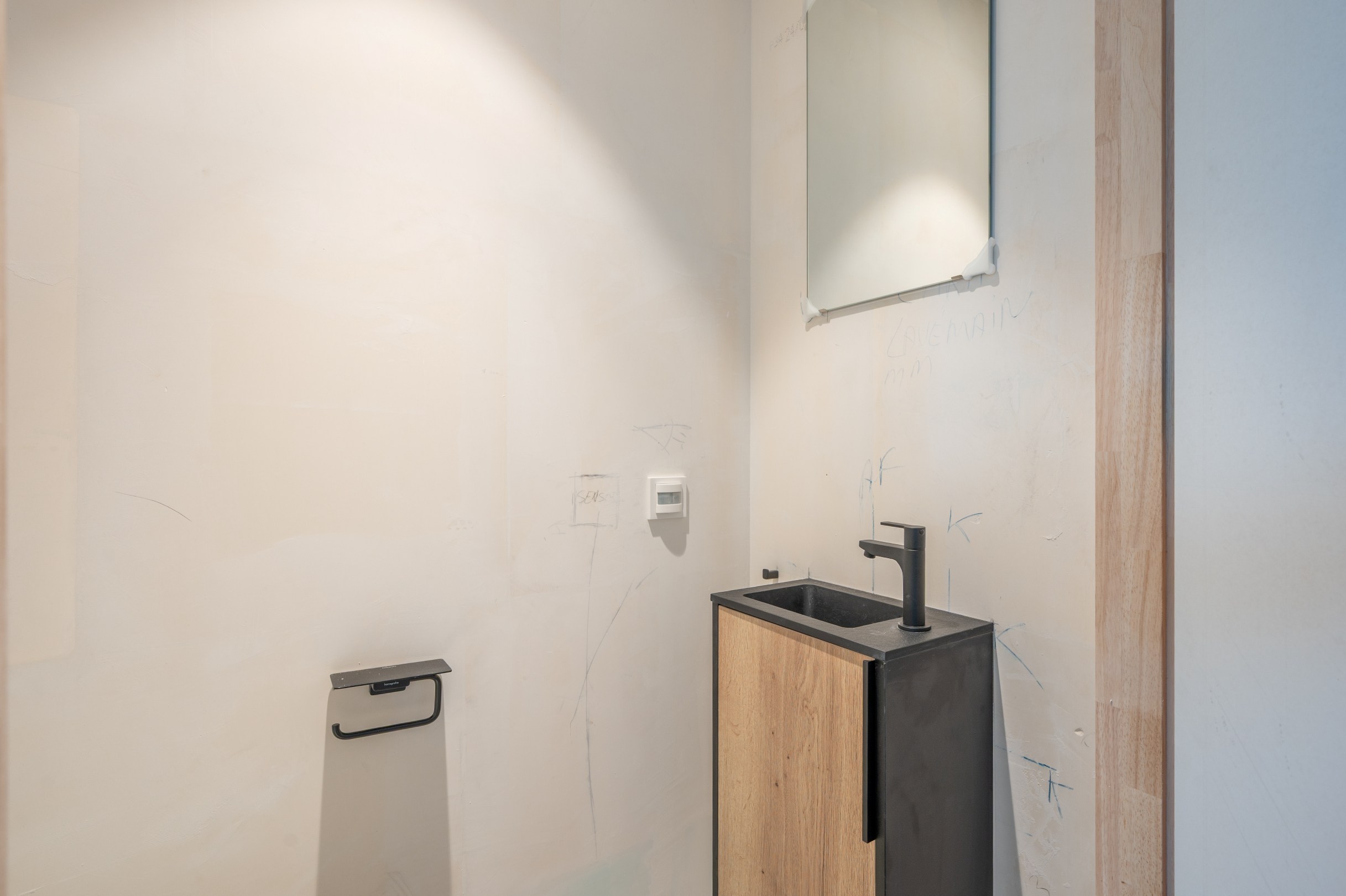 Unieke herverkoop in het Project hoost te Centrum Heist op wandelafstand van de Zeedijk genietend van zijdelings-zeezicht! 