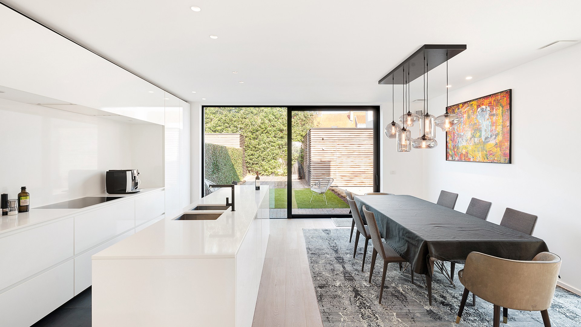 Centraal gelegen 3-gevelwoning in hedendaagse stijl – Bouwjaar 2014 