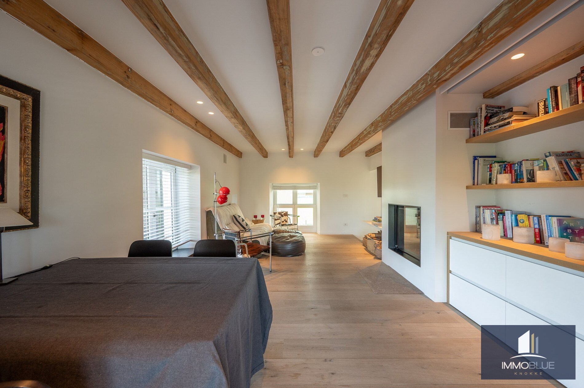 Uniek eigendom met adembenemende zichten gelegen op een perceel van ongeveer 3000 m². 