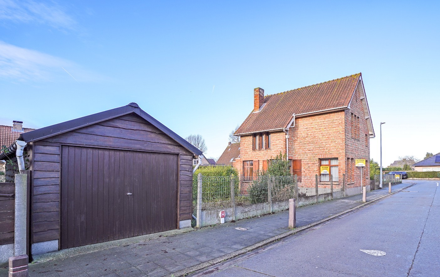 Te renoveren alleenstaande woning met 3 slaapkamers. 