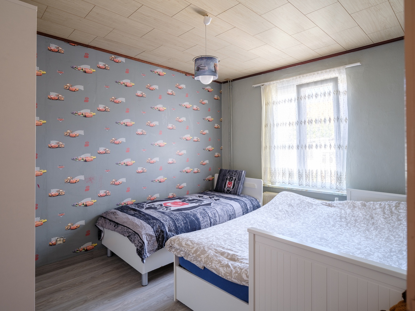 Instapklare woning nabij park met zeer ruime kamers 