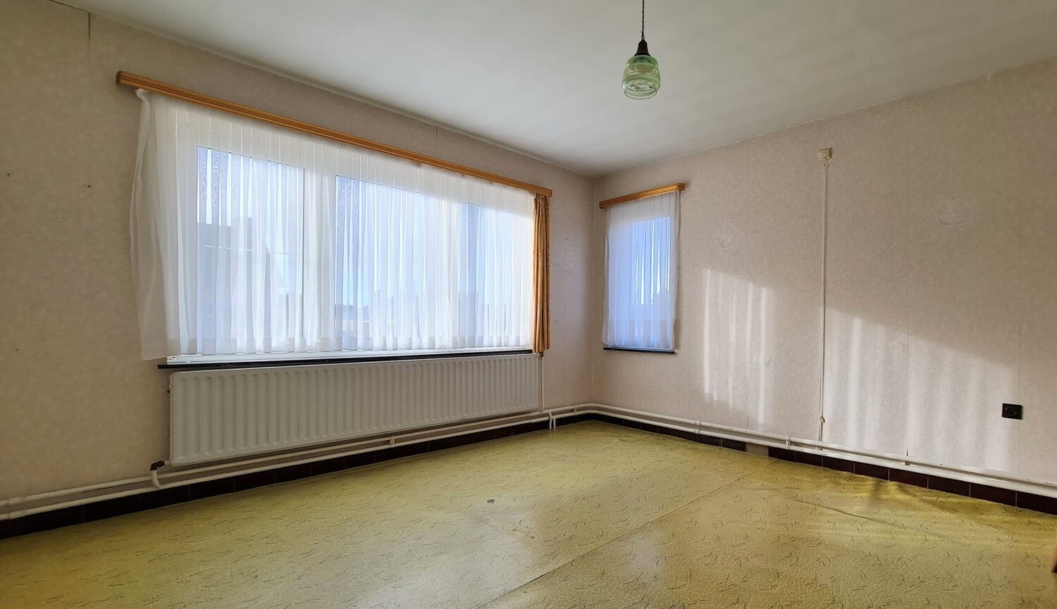 Betaalbare woning op riant perceel van 2330m² 