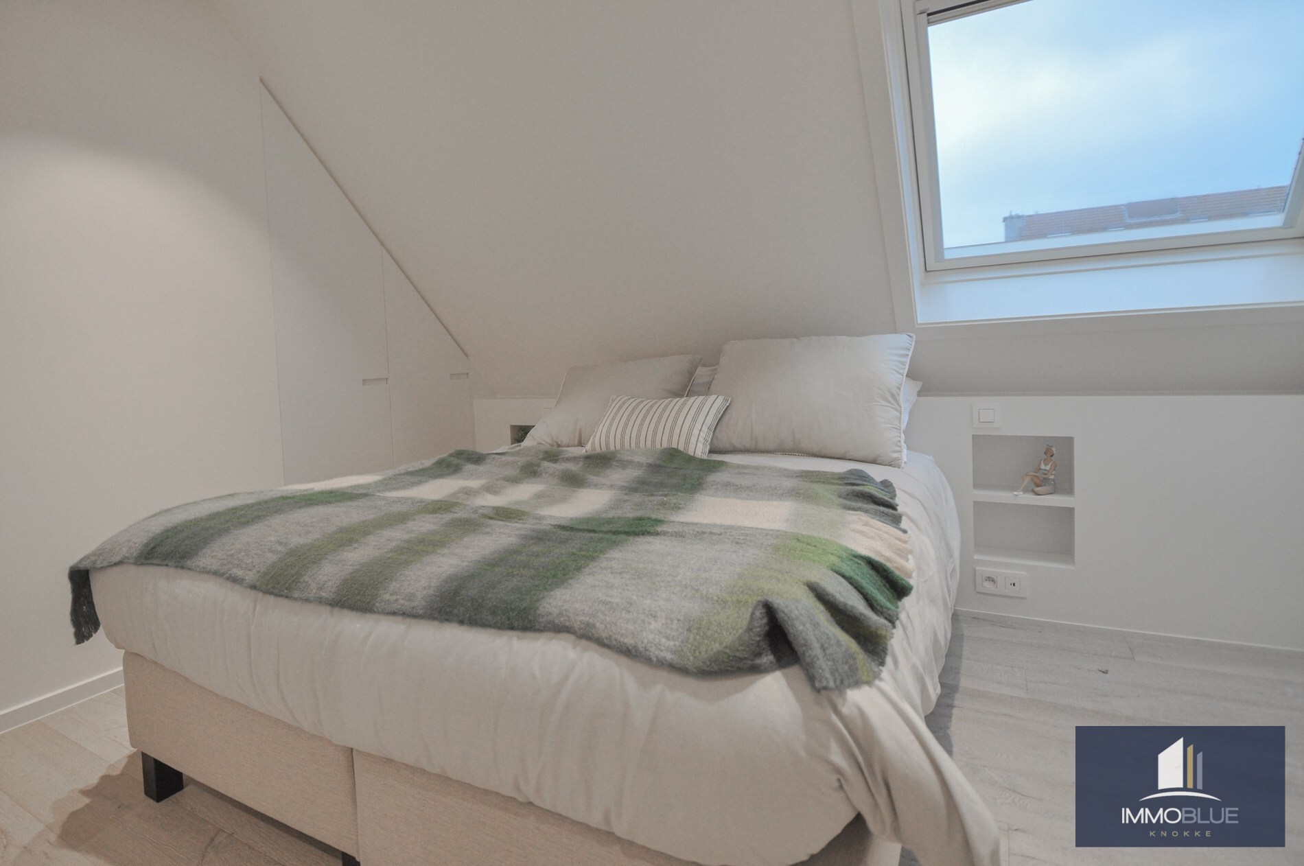 Appartement entièrement rénové avec deux grandes terrasses. 