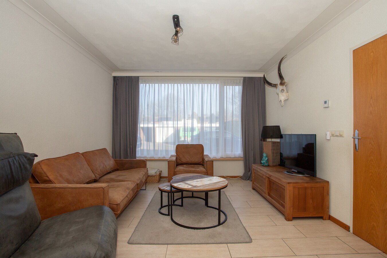 Uitgebouwde middenwoning met grote berging (28 m2) gelegen in een gewilde woonwijk in Bladel. 