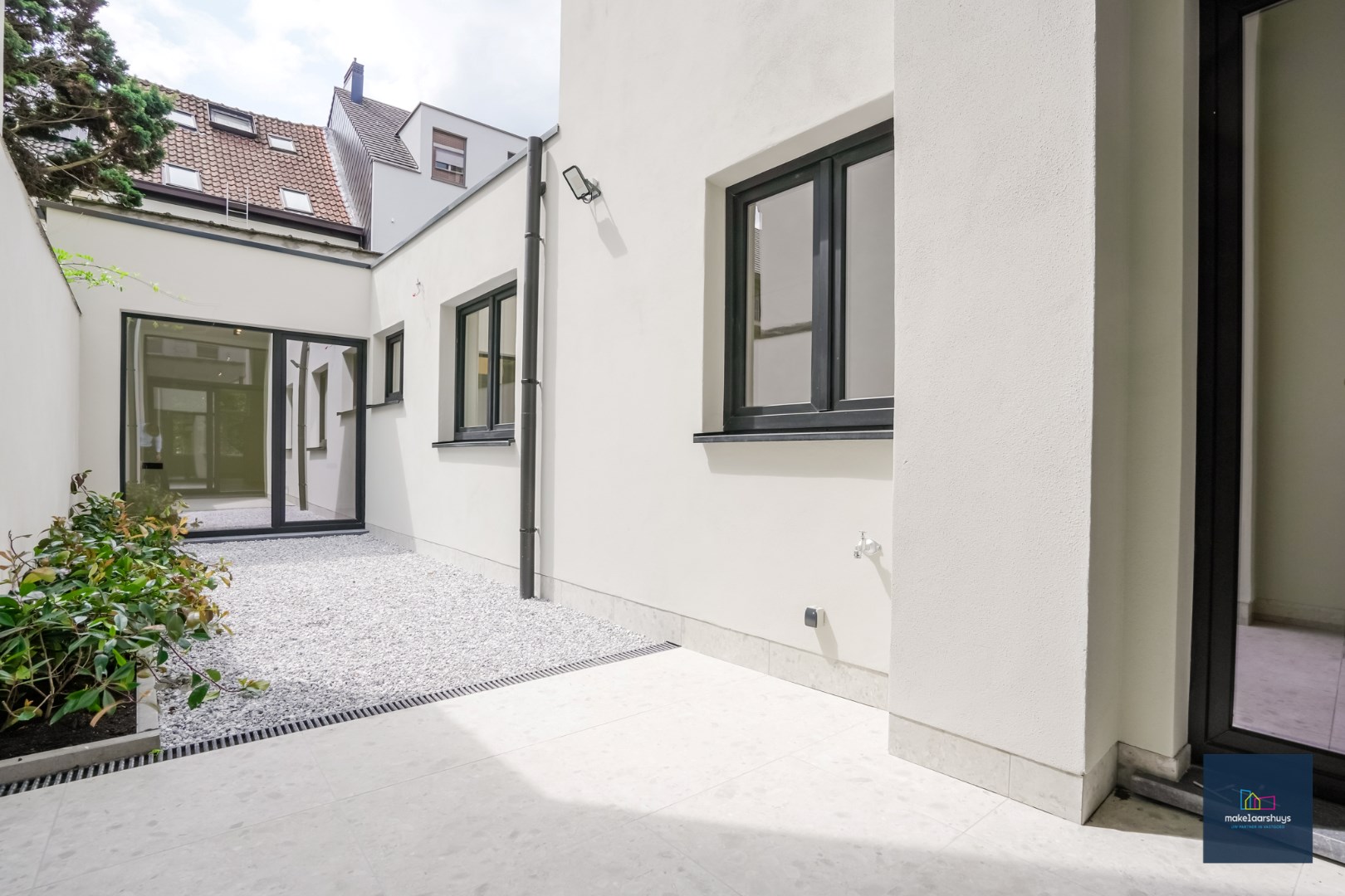 Nieuw 2 slaapkamerappartement  met praktijkmogelijkheden 