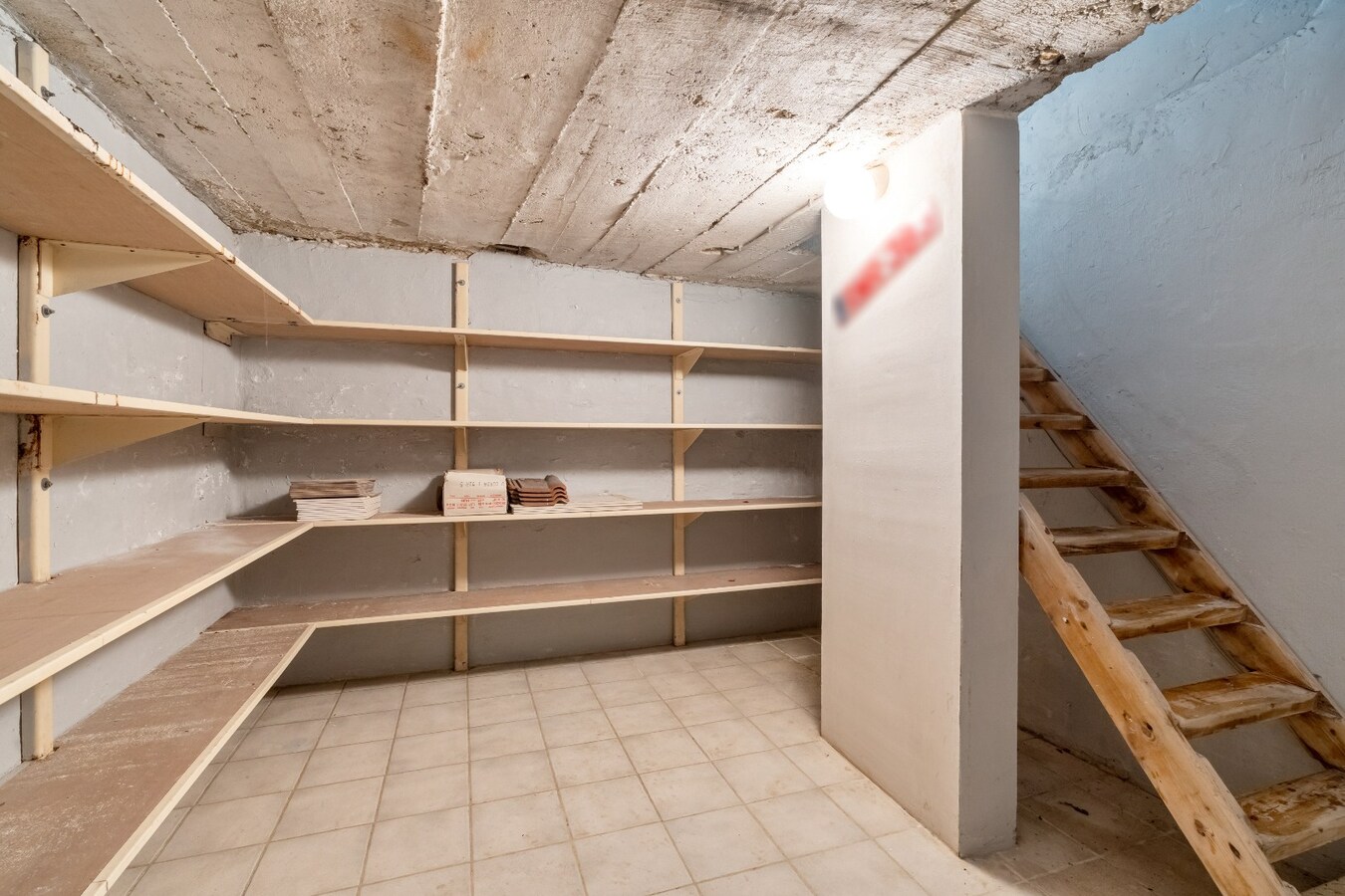 Verrassend ruim triplexappartement - B-label - 4 slpk  en aagename buitenbeleving. 