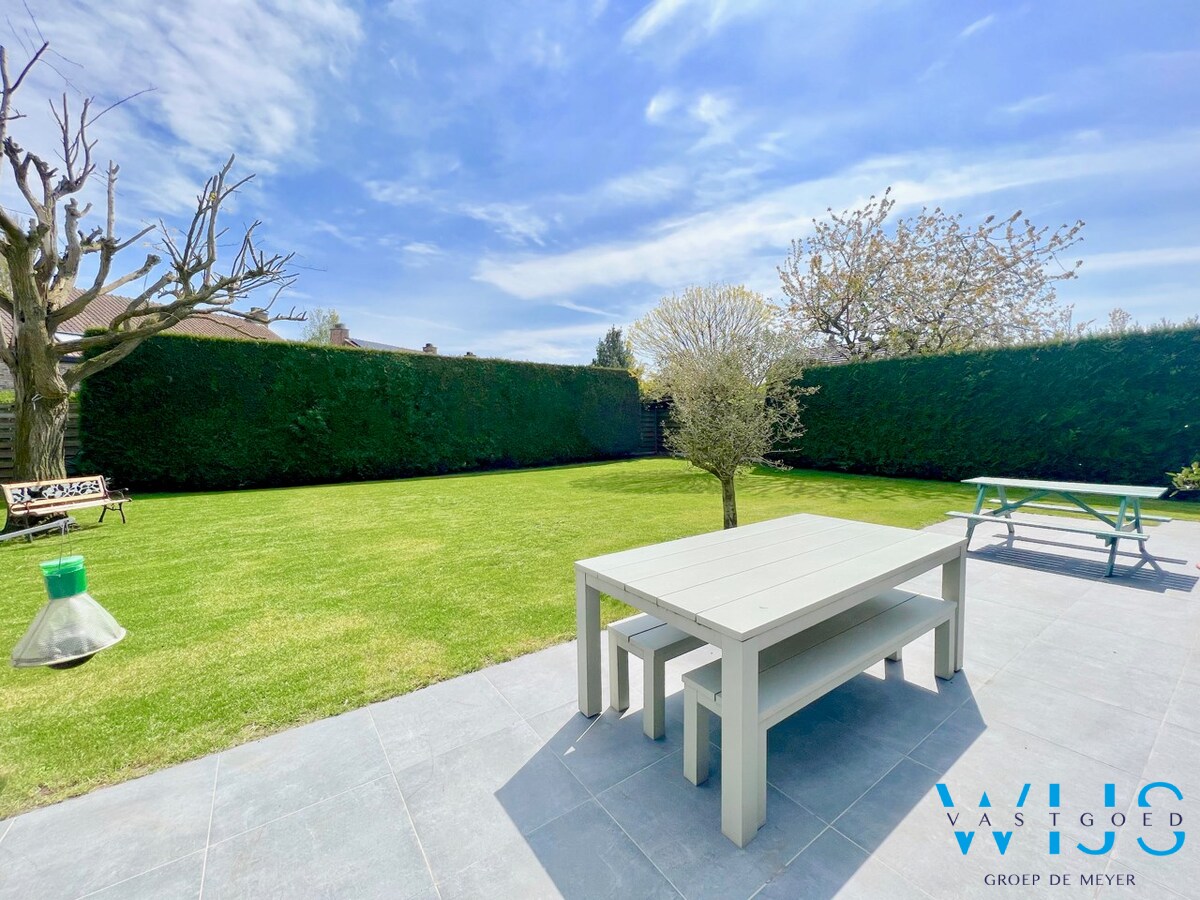 Instapklaar woonhuis met 4 slaapkamers, ruime tuin &amp; garage te ERTVELDE ! 