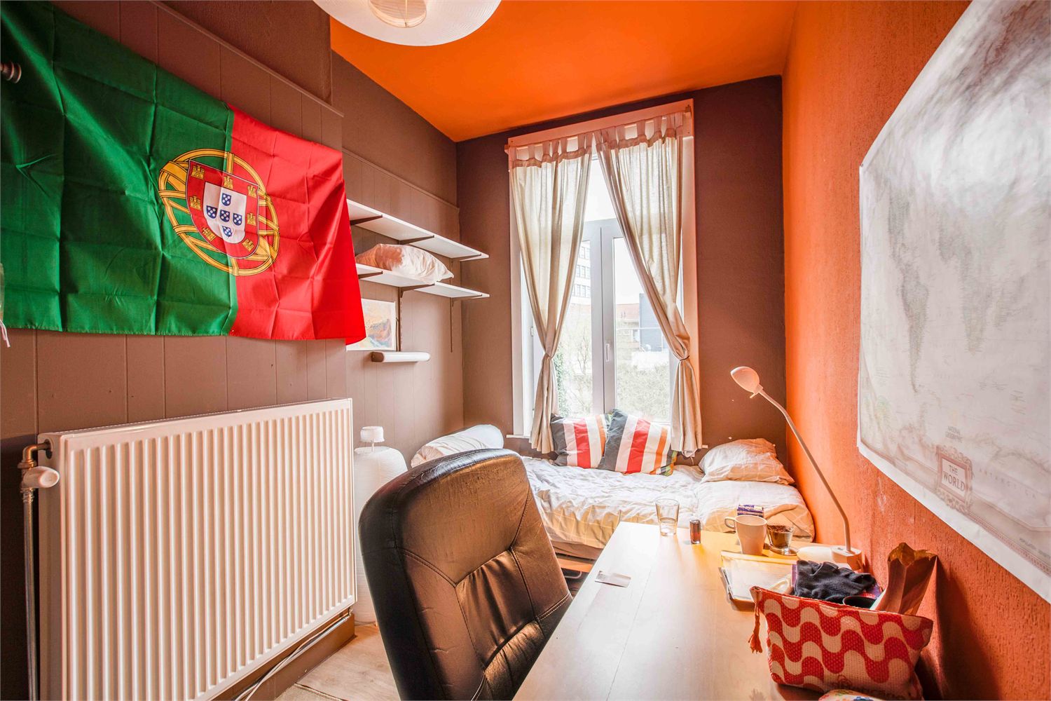 Ideaal gelegen studentenhuis bestaande uit 9 kamers en 2 studio's! 