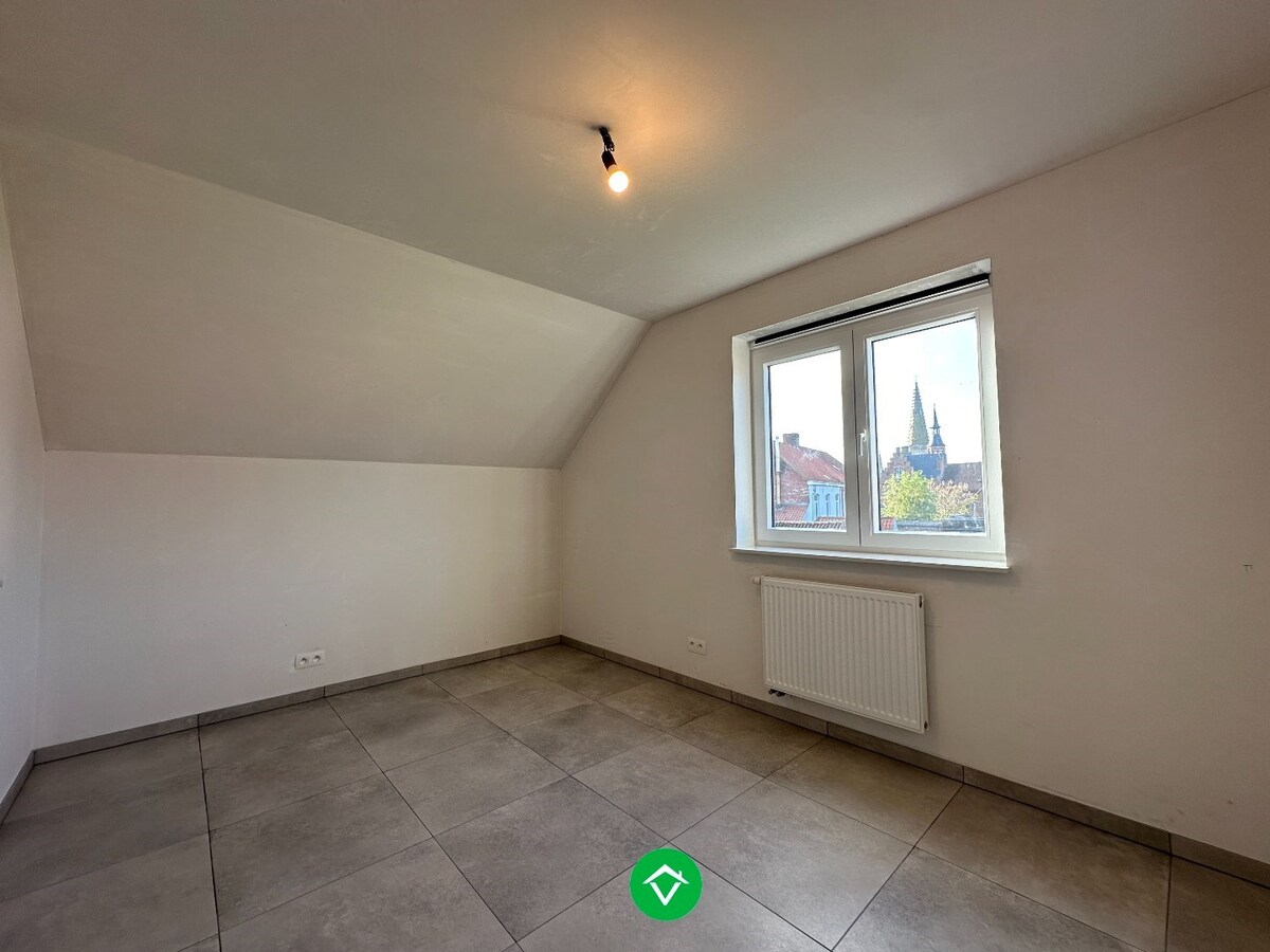 Moderne en lichtrijke nieuwbouwwoning met drie slaapkamers te Handzame (Kortemark) 