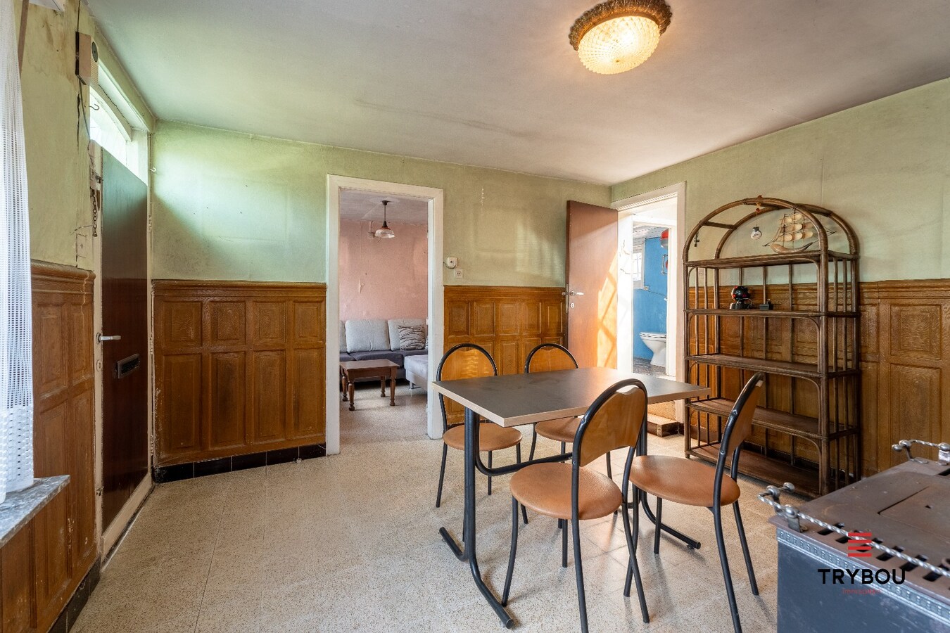 Te renoveren alleenstaande woning op een ruim perceel met tal van mogelijkheden! 