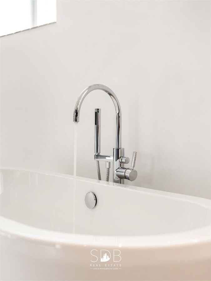 Prachtige villa in hoevestijl met bijgebouwen op 3.973m² 