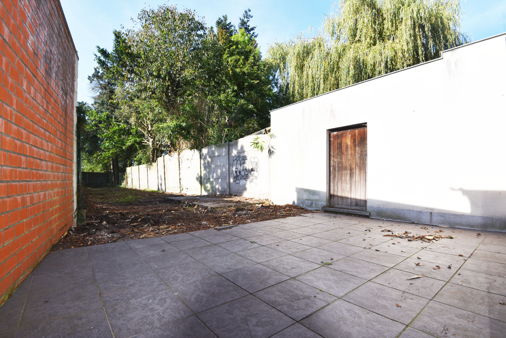 Rijwoning met 2 slpks en tuin te Eeklo 