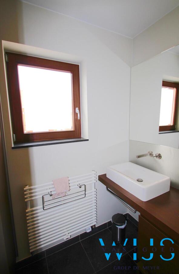 Schitterend karaktervol woonhuis met 5 slaapkamers in Assenede ! 