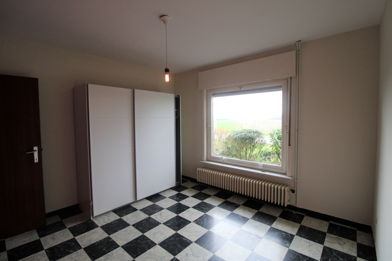 Vrijstaande woning met 3 slaapkamers, garage en tuin te Koekelare 