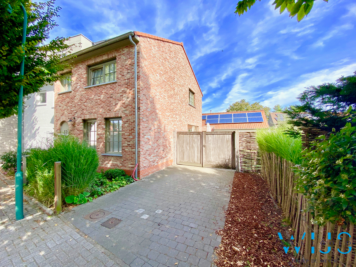 Prachtig afgewerkt landelijk woonhuis in hartje Ertvelde ! 