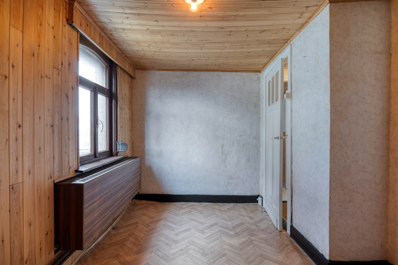 Te renoveren woning met 4 slpk. en gezellige stadstuin op een centrale ligging in Geel 
