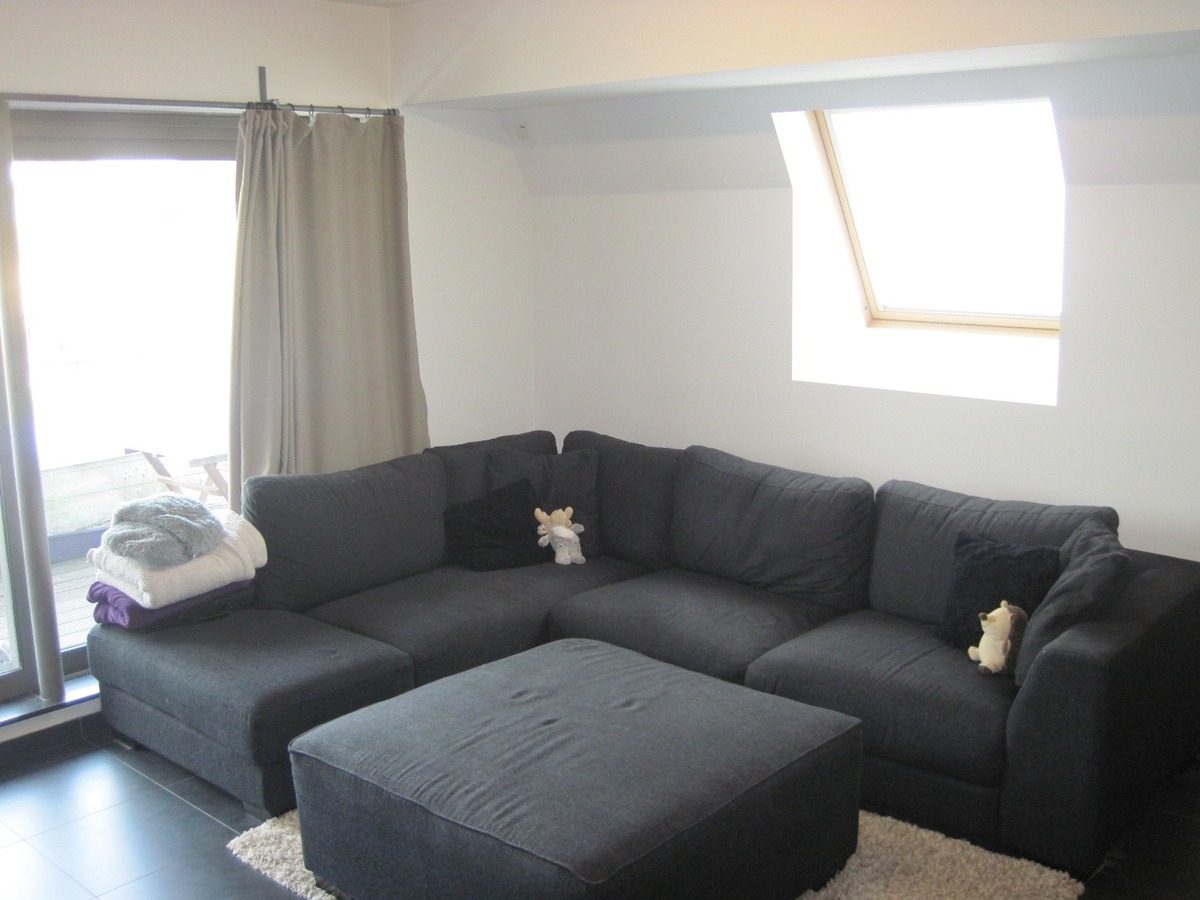 Eigentijds appartement op de 1° verdieping (met terras). Uitstekend gelegen. 