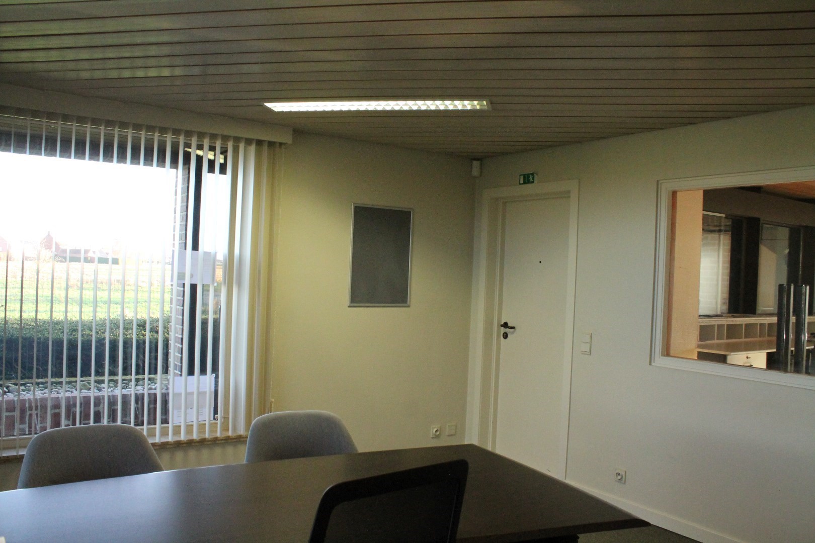 Commerciële ruimte van 134 m² met bijhorende parkingplaatsen 